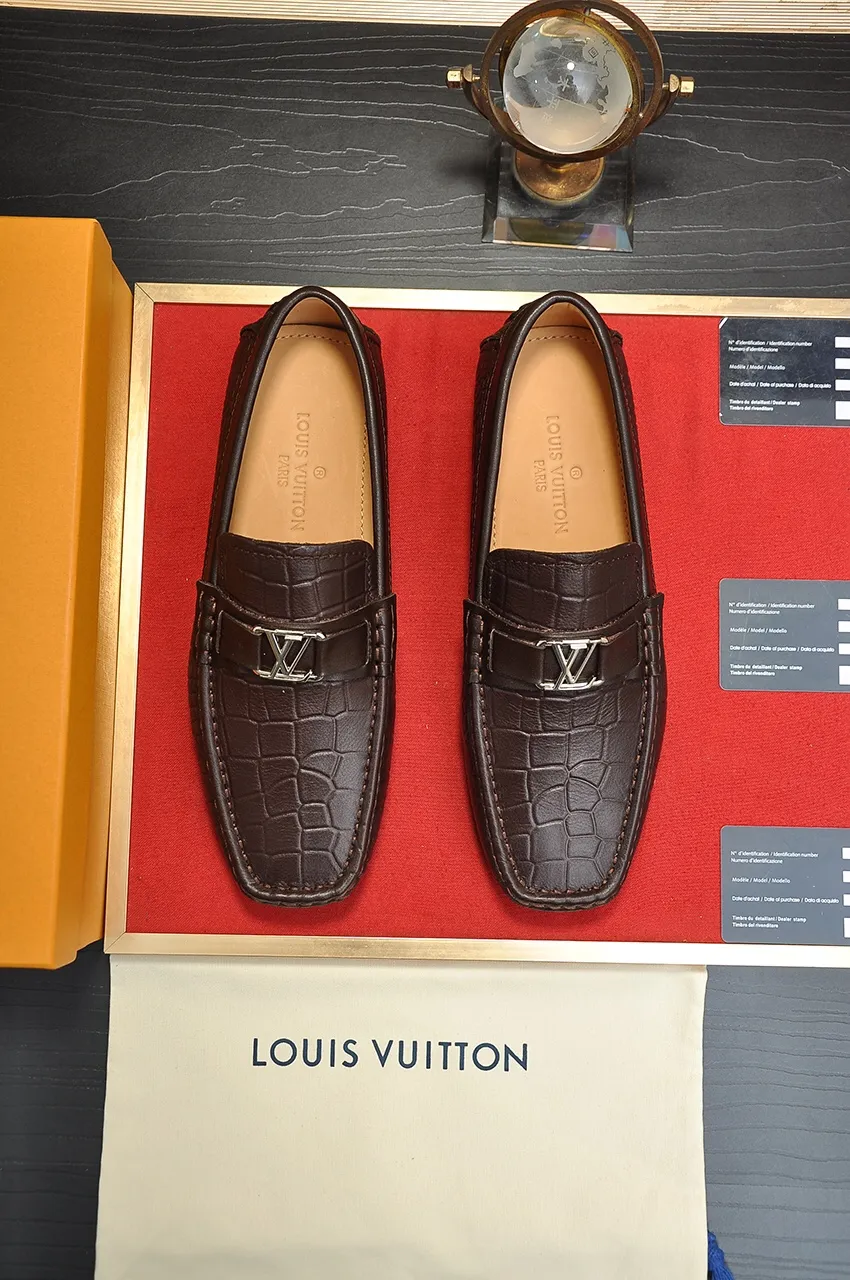 Men's men's shoes 💰420💶 [LV Doudou shoes] (water-dyed cowhide lining) new model is on the market, available on the official website. The new Doudou shoes are processed into single-color materials, and the uppers are made of imported horsehide leather. The body of the shoe is fully hemmed with mark thread, and is lined with imported original cowhide leather. The elegant shoe shape is super suitable for all-matching, and the size is 38-44.